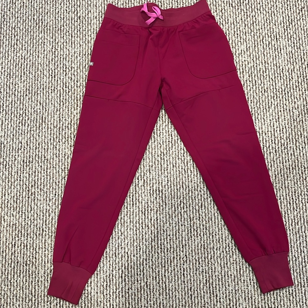 FIGS. SELLING AS SET. ULTRA ROSE. SMALL